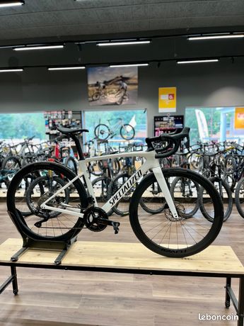 Specialized Roubaix SL8 Comp Carbon – 105 Di2 12V – Roval Rapide C38 – taille 54