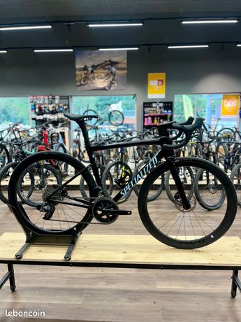 Specialized Tarmac SL8 Expert – Carbone FACT 10r – SRAM Rival AXS – Roval C38