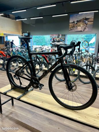Sunn Asphalt Finest – Carbone – Ultegra Di2 12V – roues carbone – taille 54